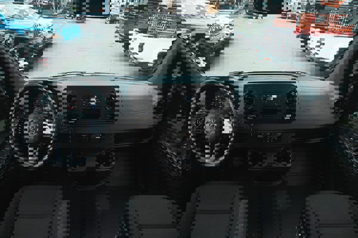 Used 2021 Mercedes-Benz Sprinter 2500 image 13