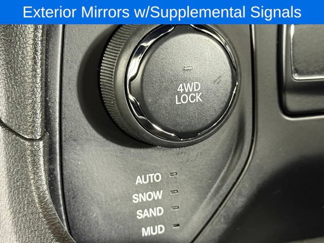 Used 2017 Jeep Renegade Altitude AWD/4WD image 24