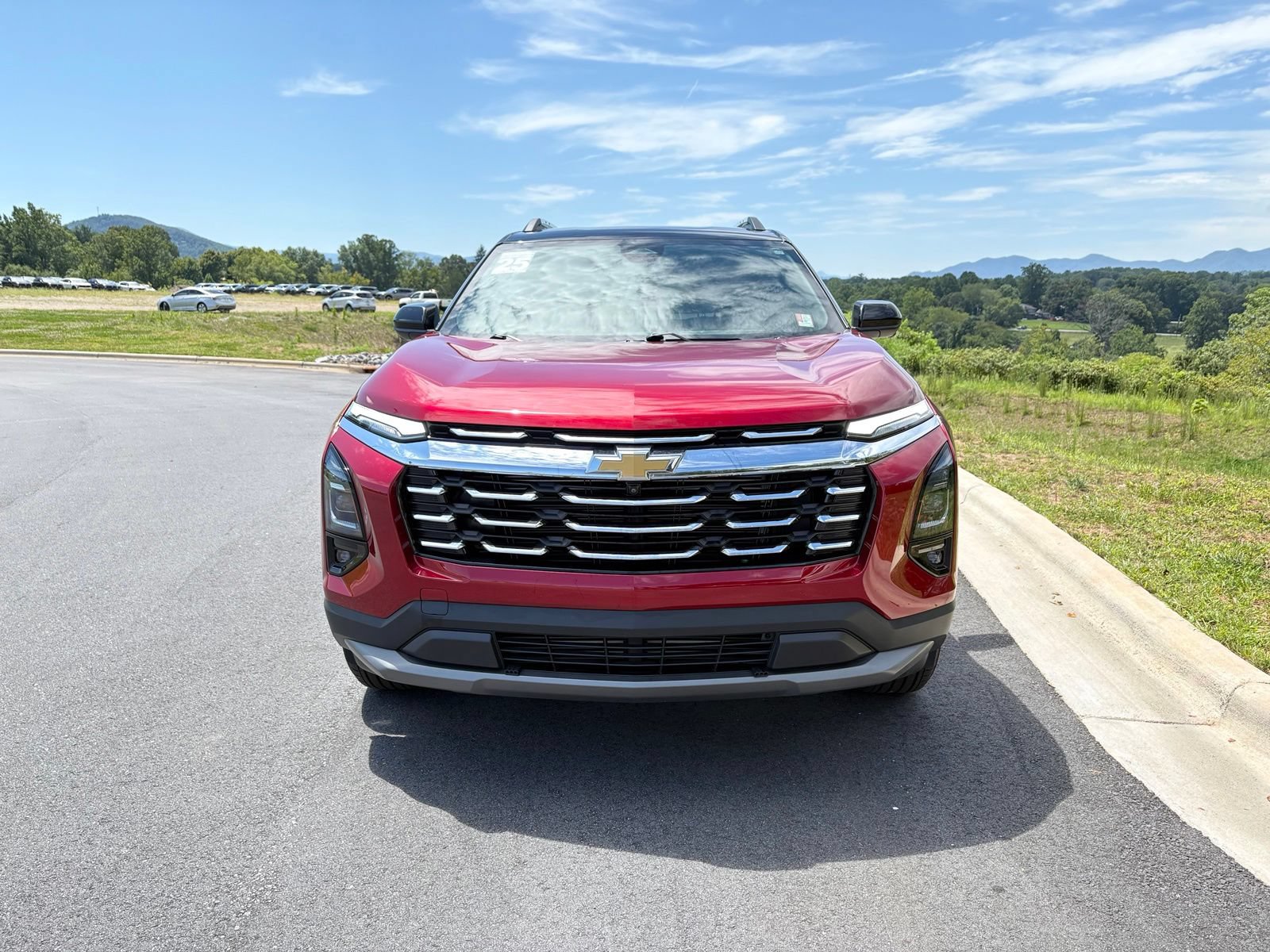 Used 2025 Chevrolet Equinox LT w/ Convenience Package II AWD/4WD image 2