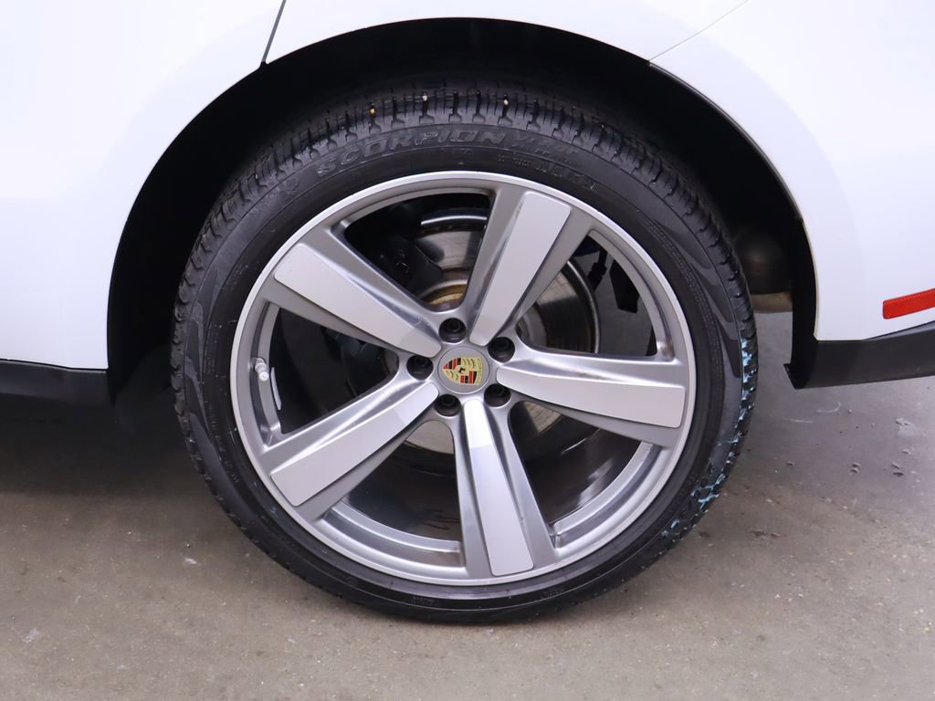New 2024 Porsche Macan image 16