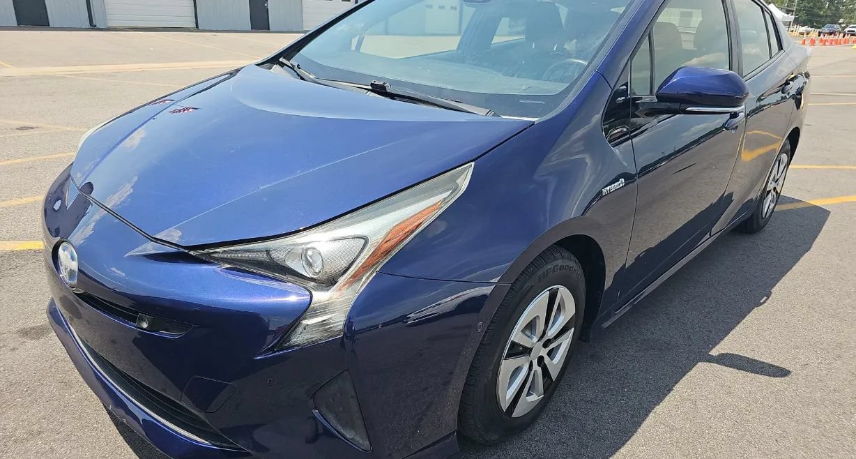 Used 2017 Toyota Prius Three FWD image 1