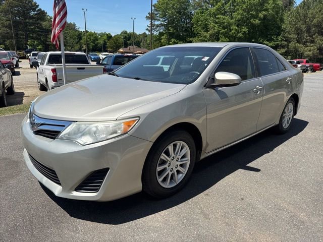 Used 2014 Toyota Camry LE w/ Moonroof Package FWD image 3