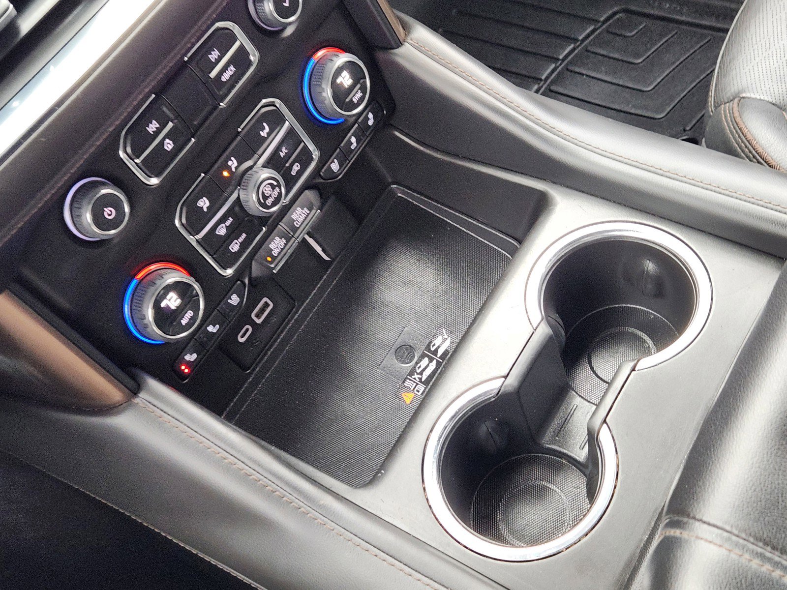 Used 2023 Chevrolet Suburban High Country image 17