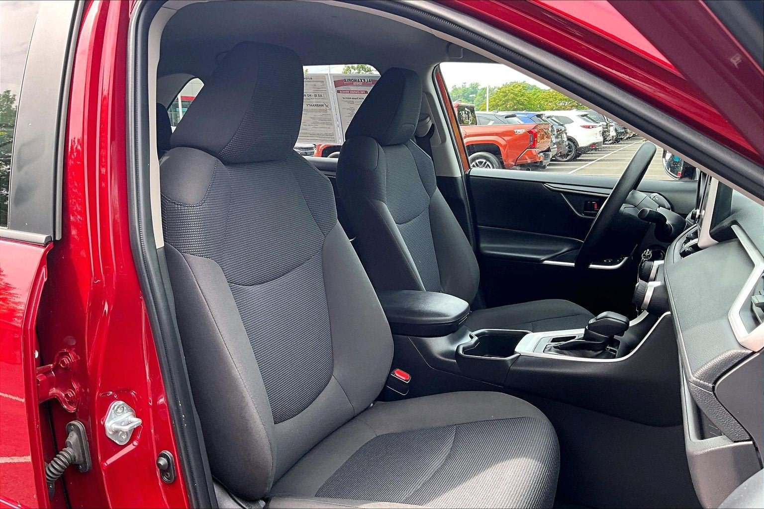 Used 2024 Toyota RAV4 LE AWD/4WD image 7