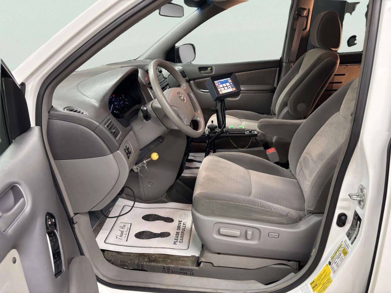 Used 2010 Toyota Sienna LE FWD image 14