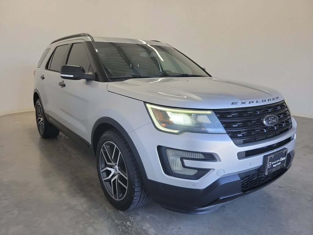 Used 2017 Ford Explorer Sport w/ Equipment Group 401A AWD/4WD image 4