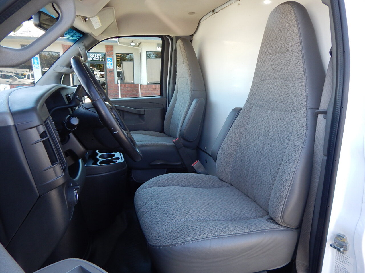 Used 2019 Chevrolet Express 4500 w/ Power Convenience Package RWD image 16
