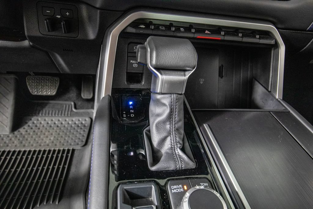 Used 2025 Toyota Sequoia Platinum AWD/4WD image 27