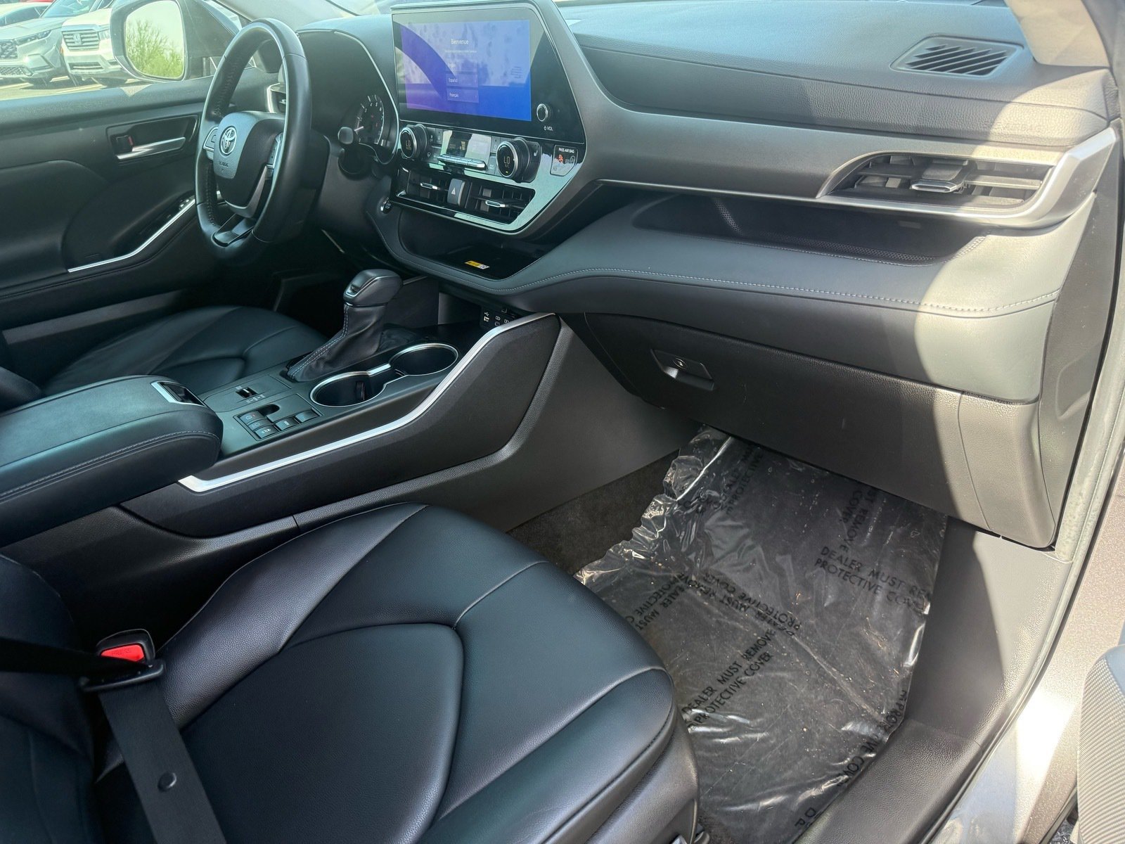 Used 2023 Toyota Highlander XLE FWD image 30