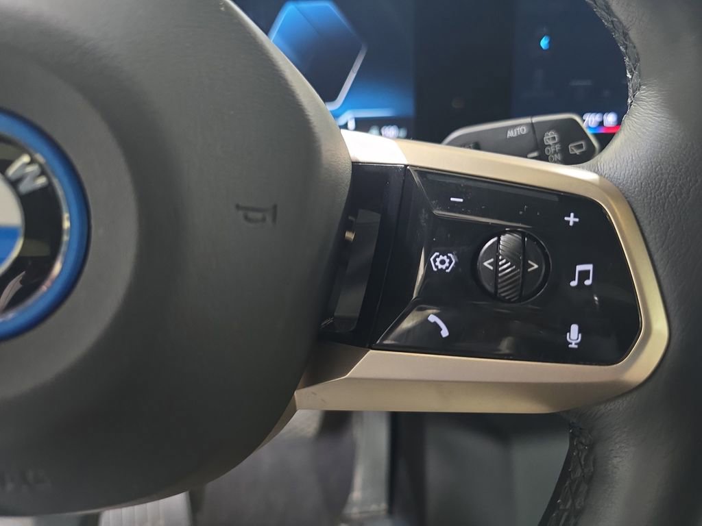 Used 2024 BMW iX xDrive50 image 21