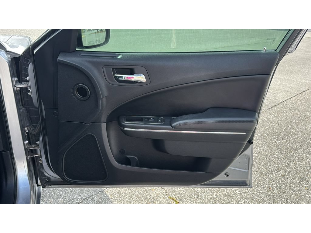 Used 2013 Dodge Charger SE RWD image 17