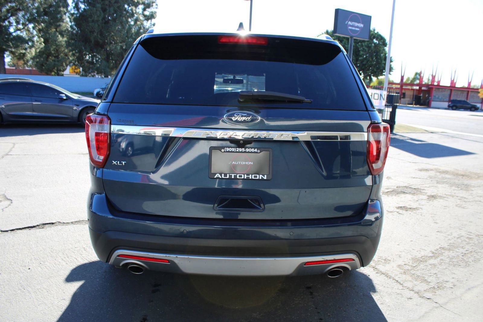 Used 2017 Ford Explorer XLT w/ Equipment Group 201A image 9