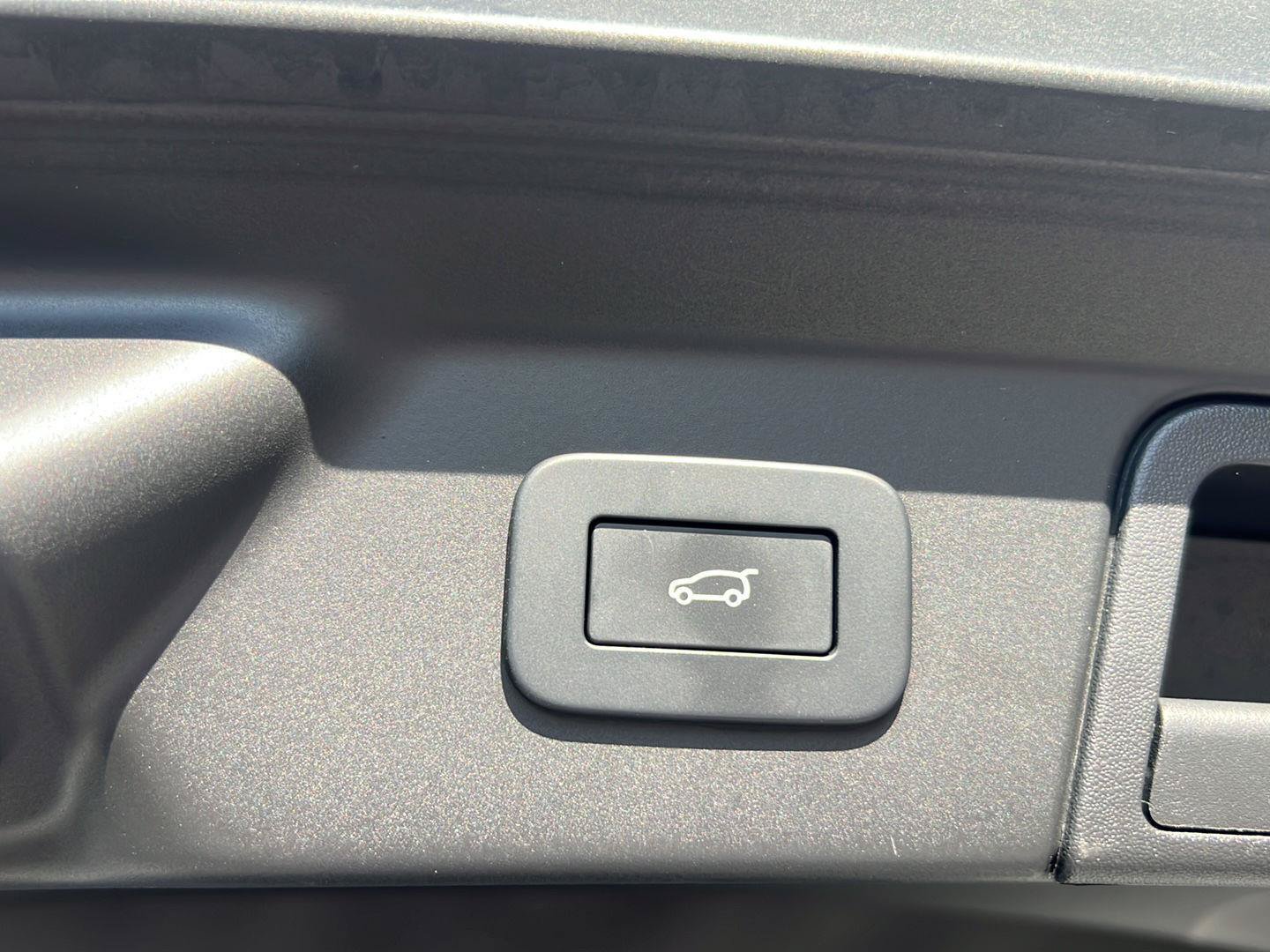 Certified 2024 Land Rover Range Rover Velar S AWD/4WD image 30