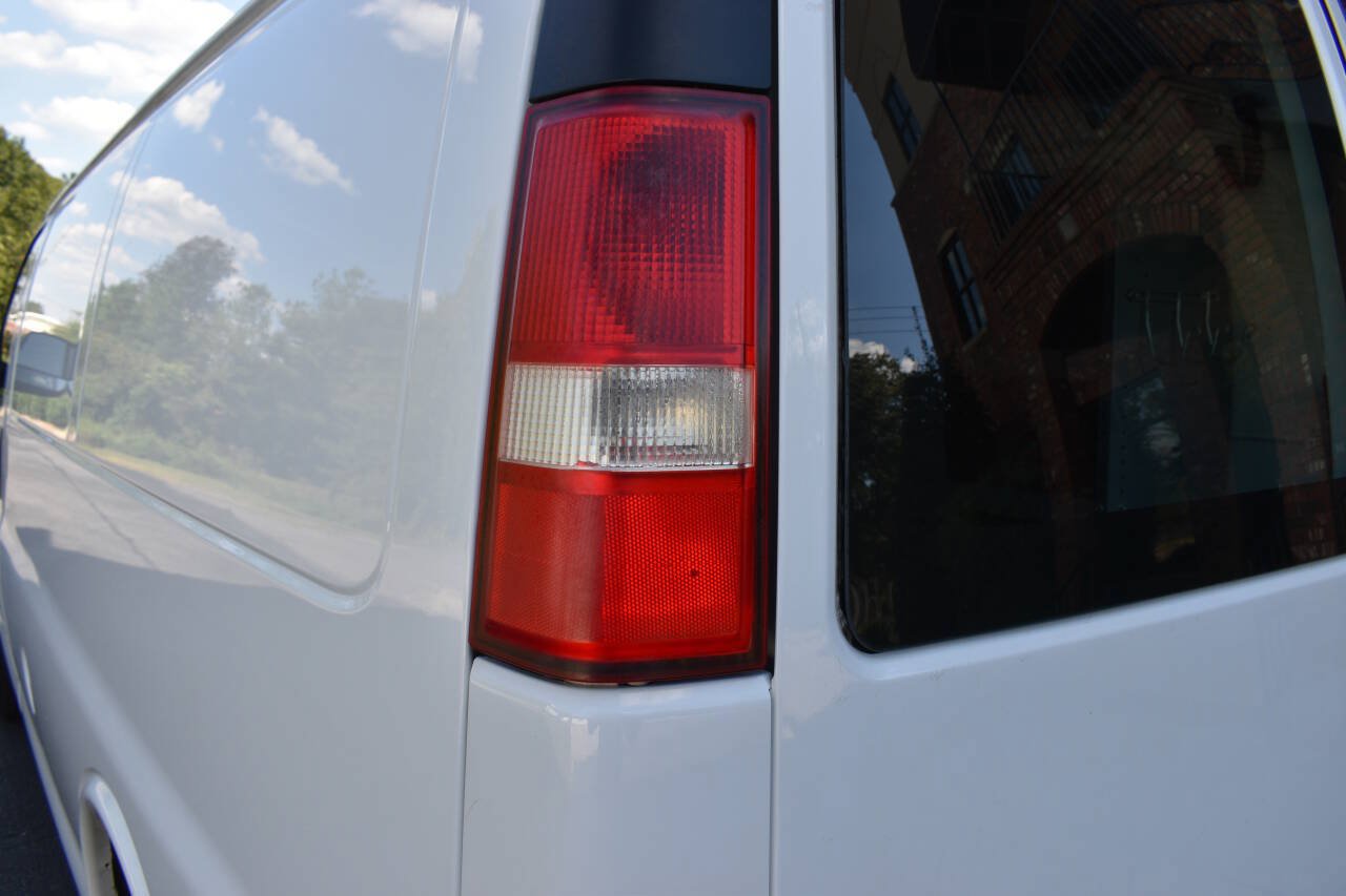 Used 2015 Chevrolet Express 2500 RWD image 36