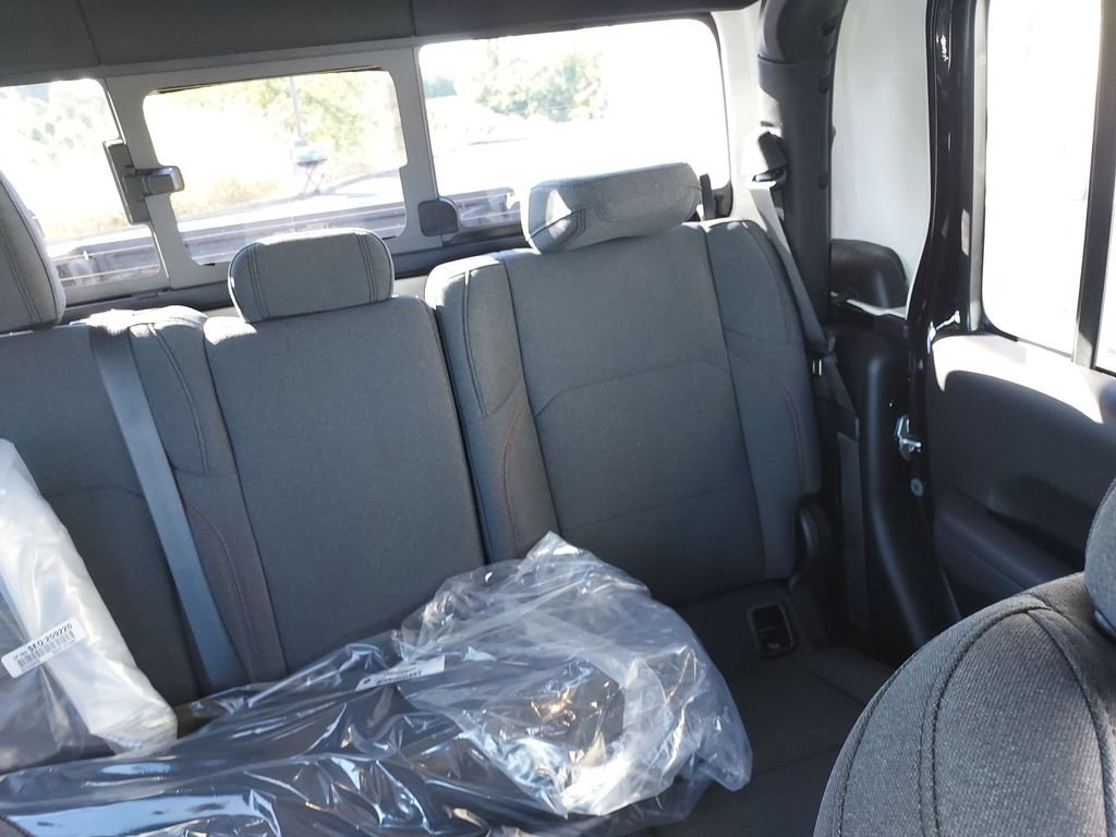 Used 2025 Jeep Gladiator Rubicon AWD/4WD image 16