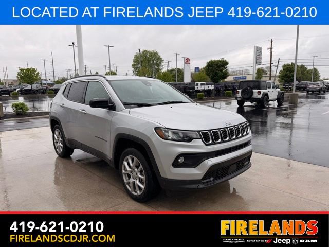 Used 2024 Jeep Compass Latitude AWD/4WD image 16