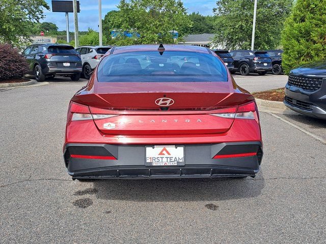 Used 2024 Hyundai Elantra SEL FWD image 6