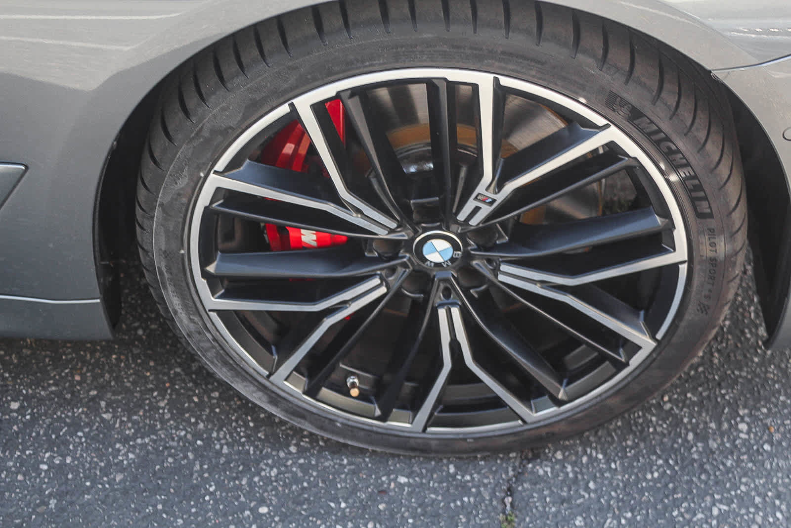 Used 2023 BMW M550i xDrive w/ Executive Package AWD/4WD image 9