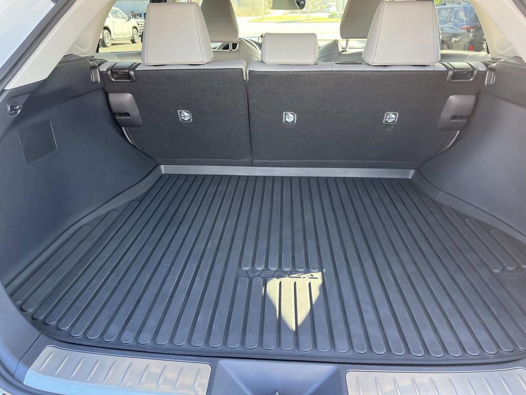 Used 2024 Toyota Venza XLE image 20