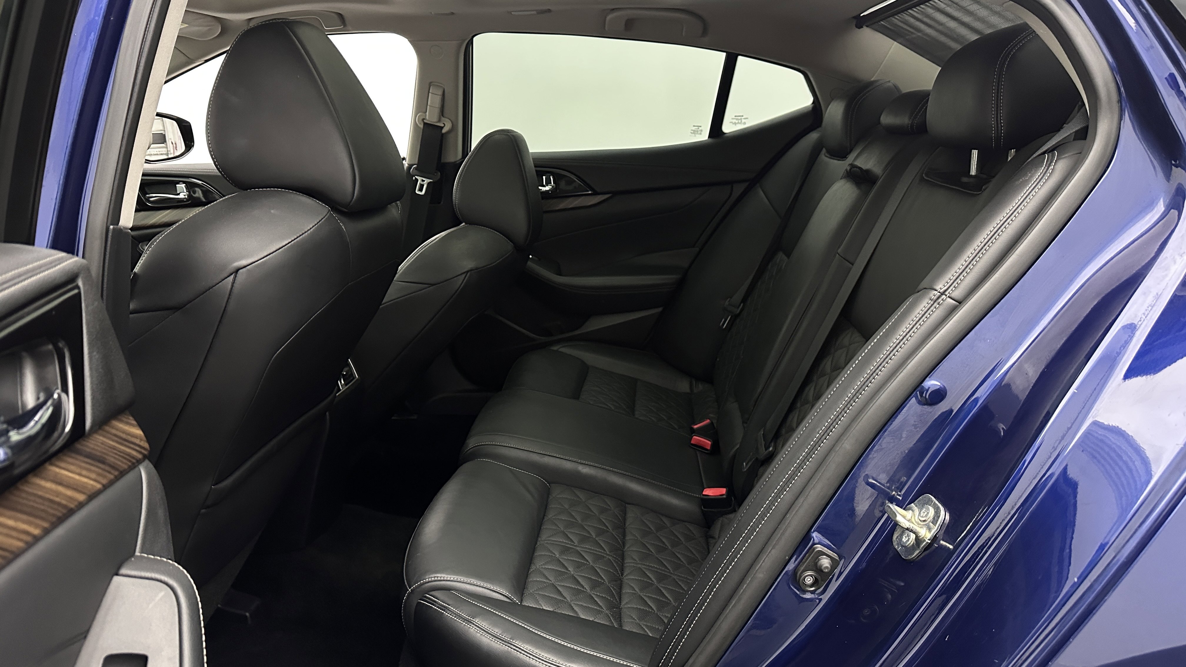 Used 2016 Nissan Maxima Platinum w/ Interior Lighting Package FWD image 24