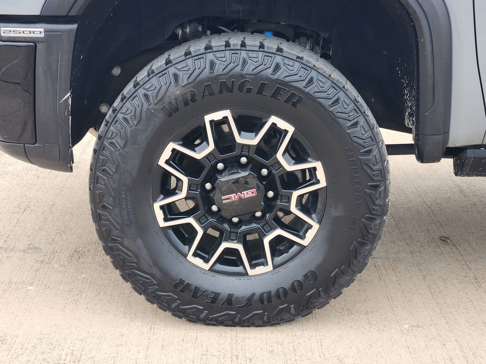 Used 2024 GMC Sierra 2500 AT4X image 11