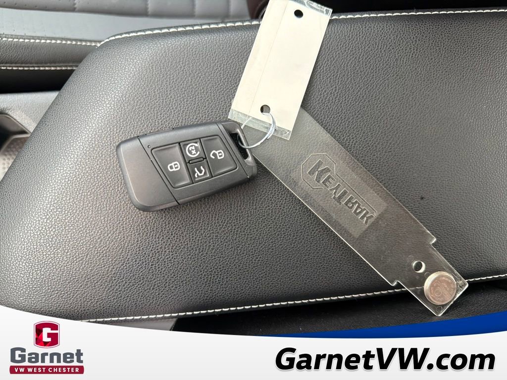 Used 2025 Volkswagen Jetta SE w/ Sunroof Package image 28