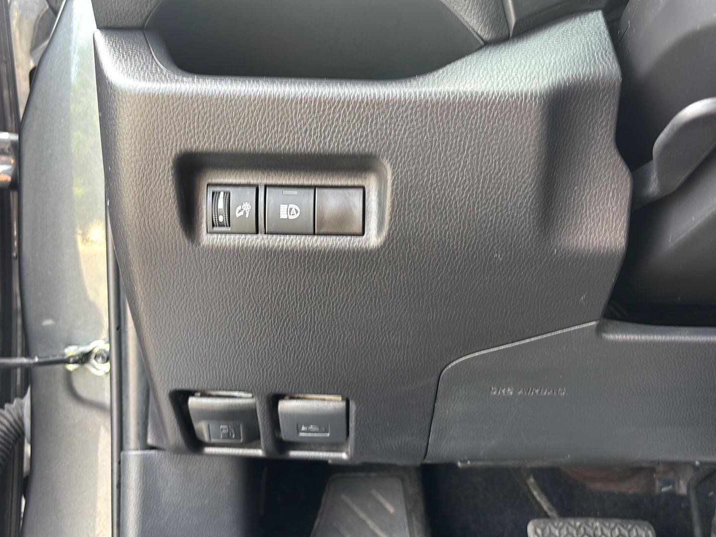 Used 2025 Toyota RAV4 XLE AWD/4WD image 29