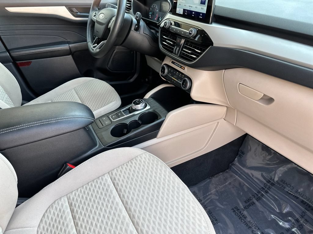 Used 2022 Ford Escape SE w/ Convenience Package FWD image 15