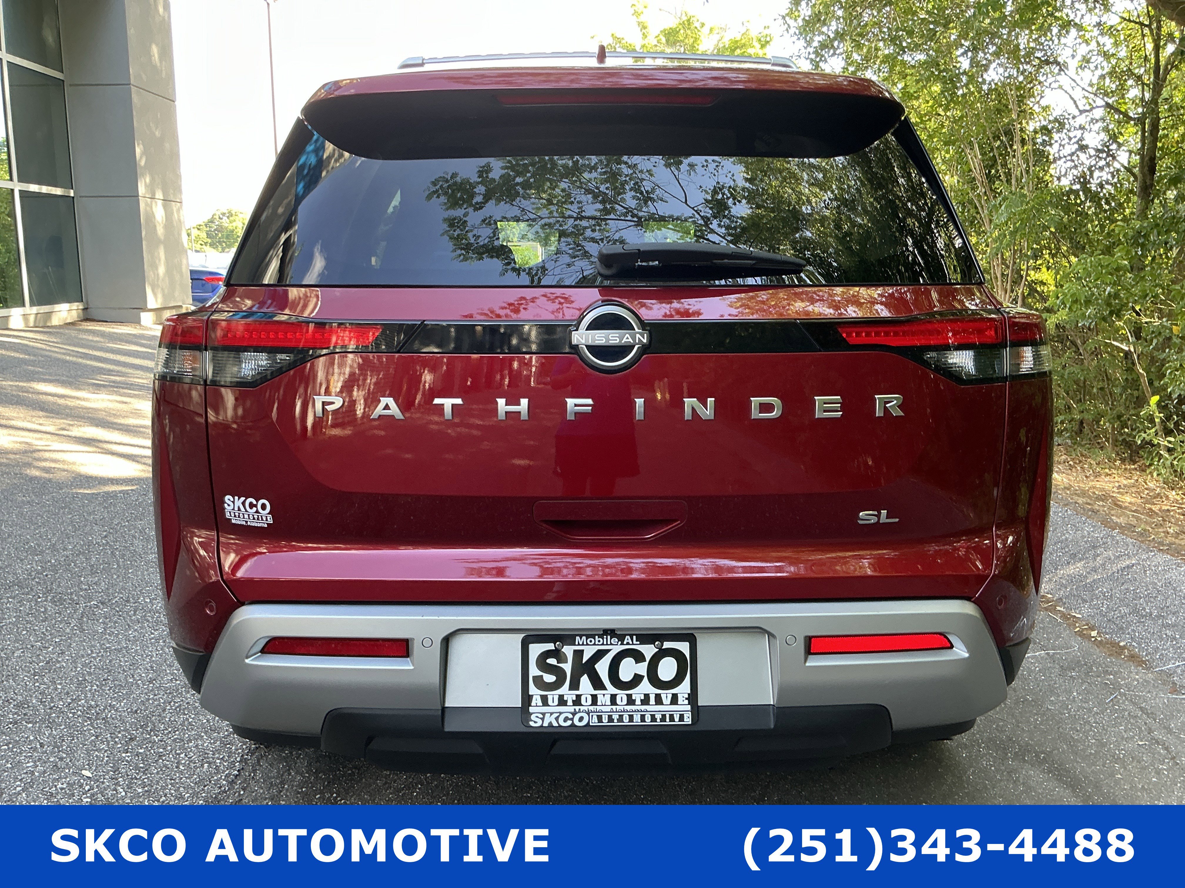 Used 2024 Nissan Pathfinder SL FWD image 4