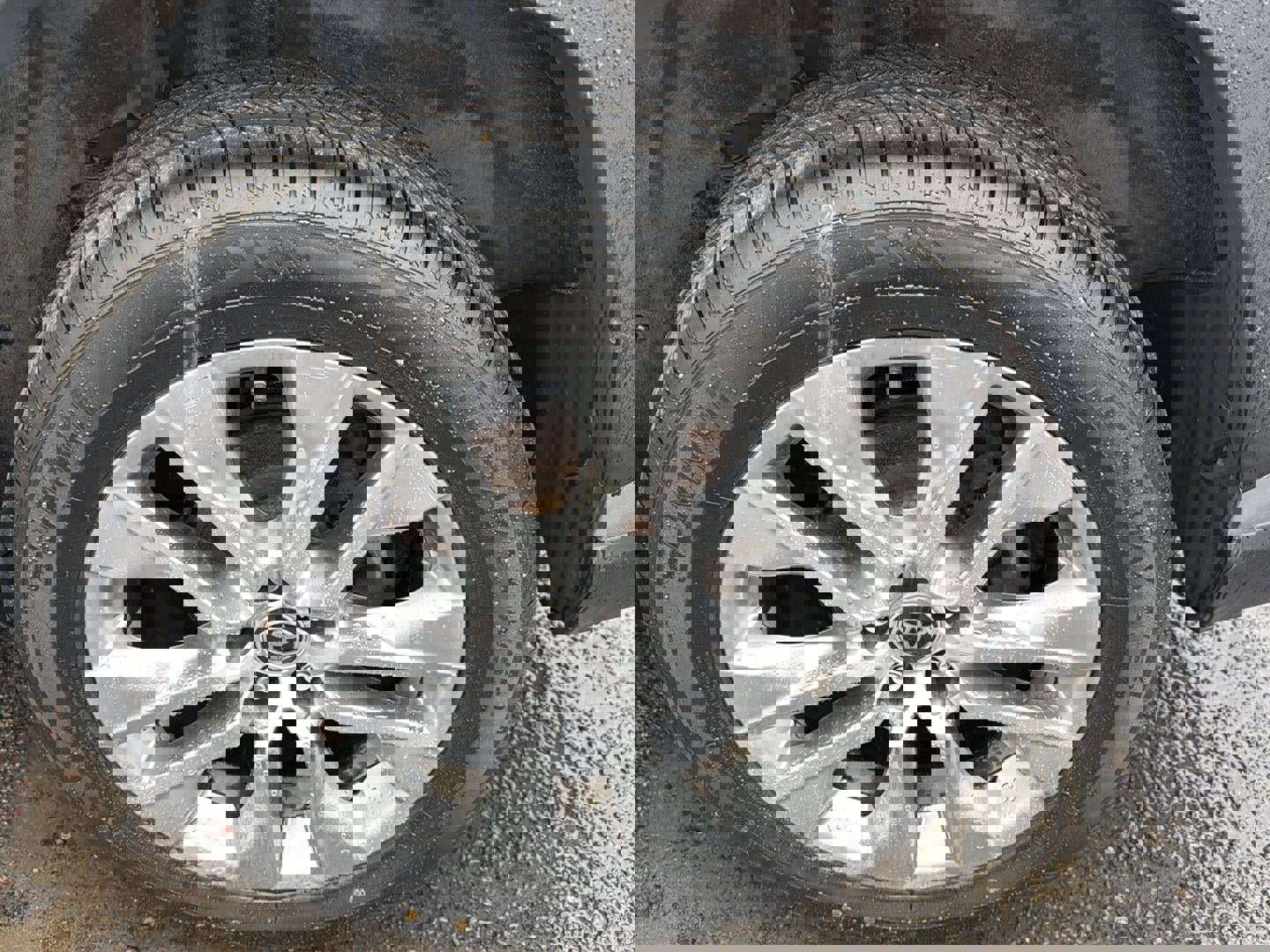 Used 2021 Toyota RAV4 Limited AWD/4WD image 4