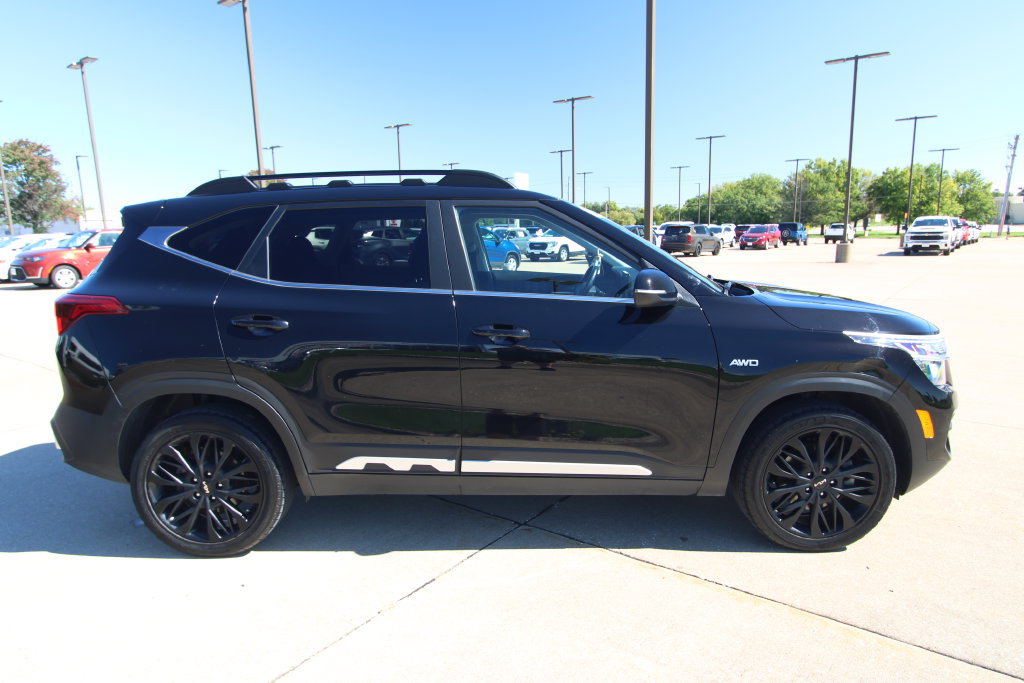 Used 2022 Kia Seltos Nightfall Edition AWD/4WD image 4