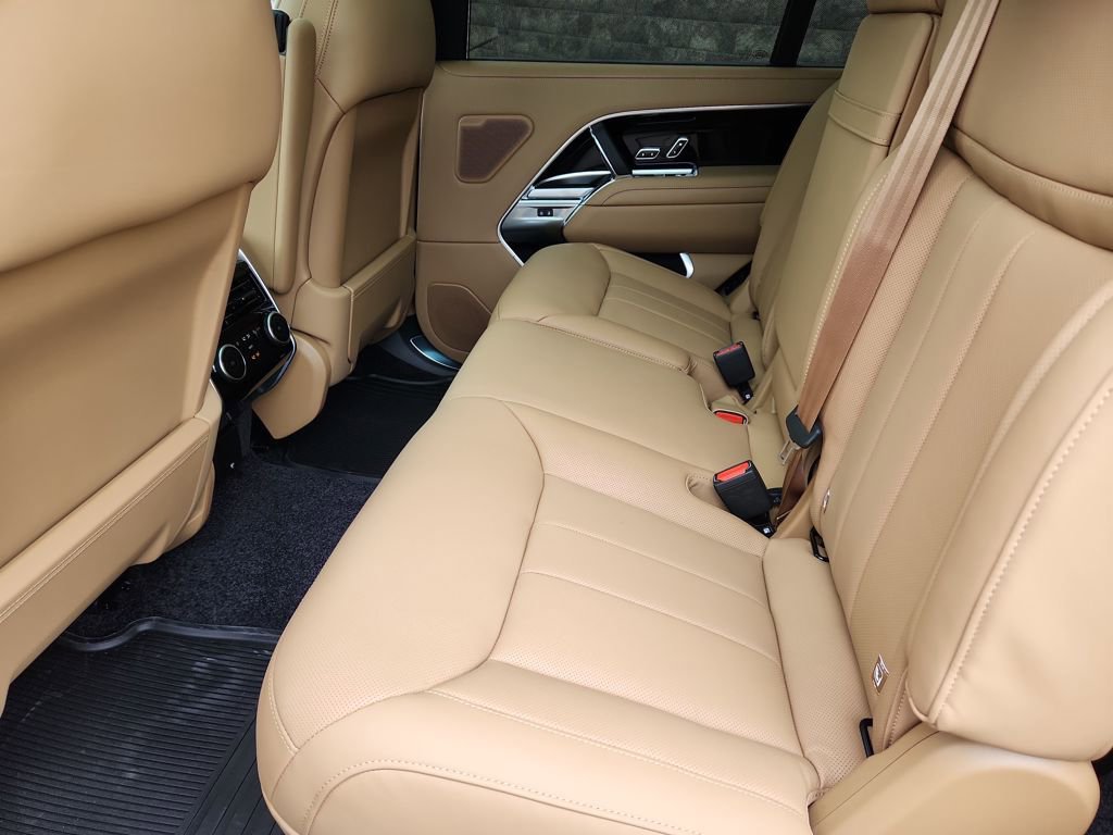 New 2025 Land Rover Range Rover Long Wheelbase SE image 5