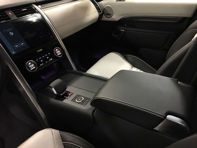 New 2024 Land Rover Discovery Metropolitan Edition image 12