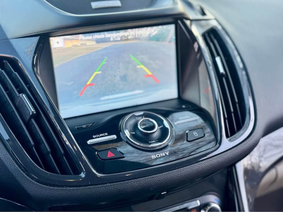 Used 2016 Ford Escape Titanium image 10