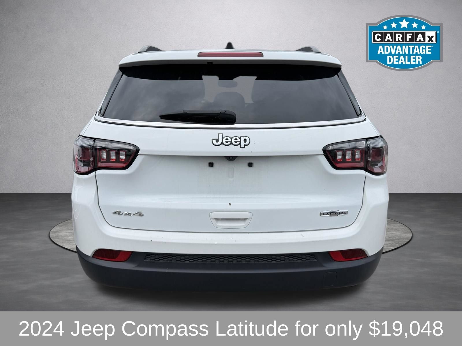 Used 2024 Jeep Compass Latitude AWD/4WD image 4