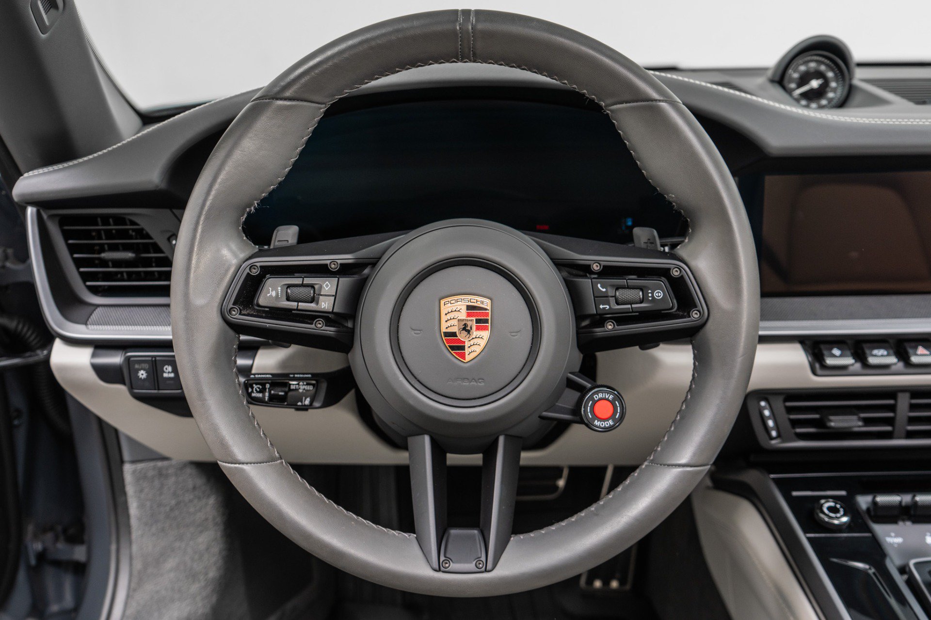 Used 2025 Porsche 911 Carrera RWD image 15