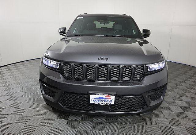 New 2025 Jeep Grand Cherokee Altitude image 3