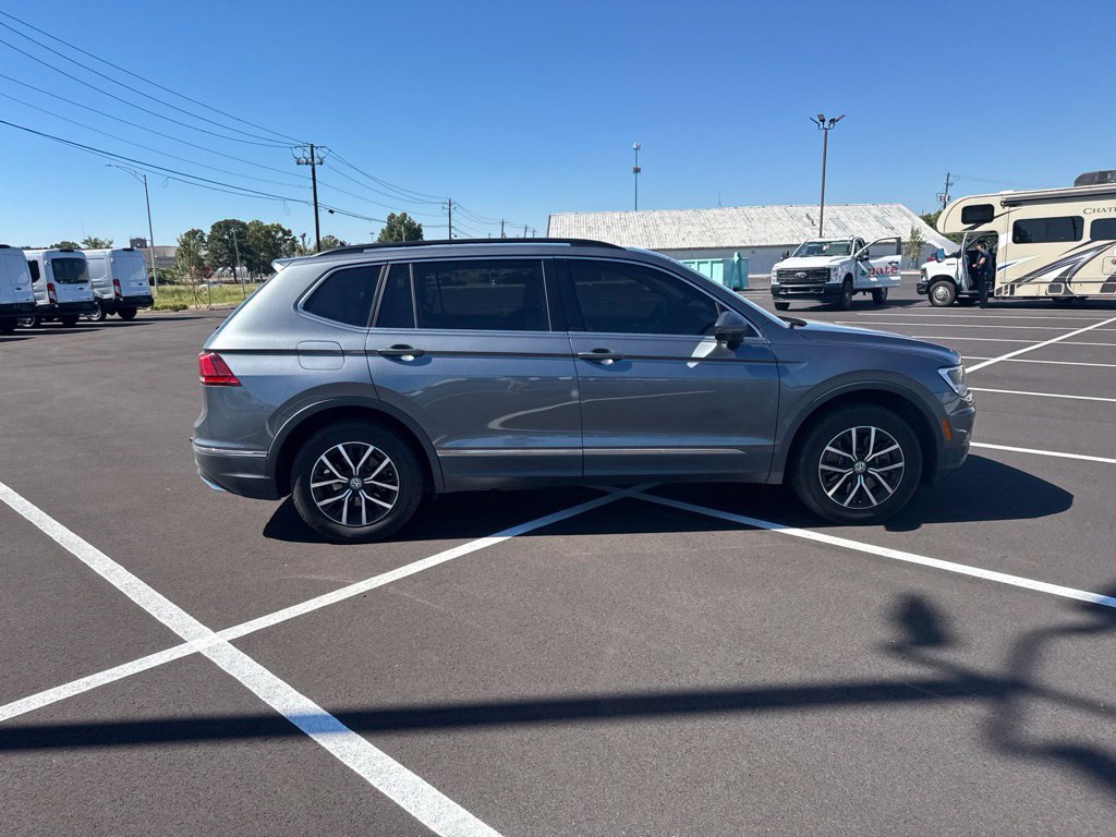 Used 2021 Volkswagen Tiguan SE w/ Panoramic Sunroof Package FWD image 15