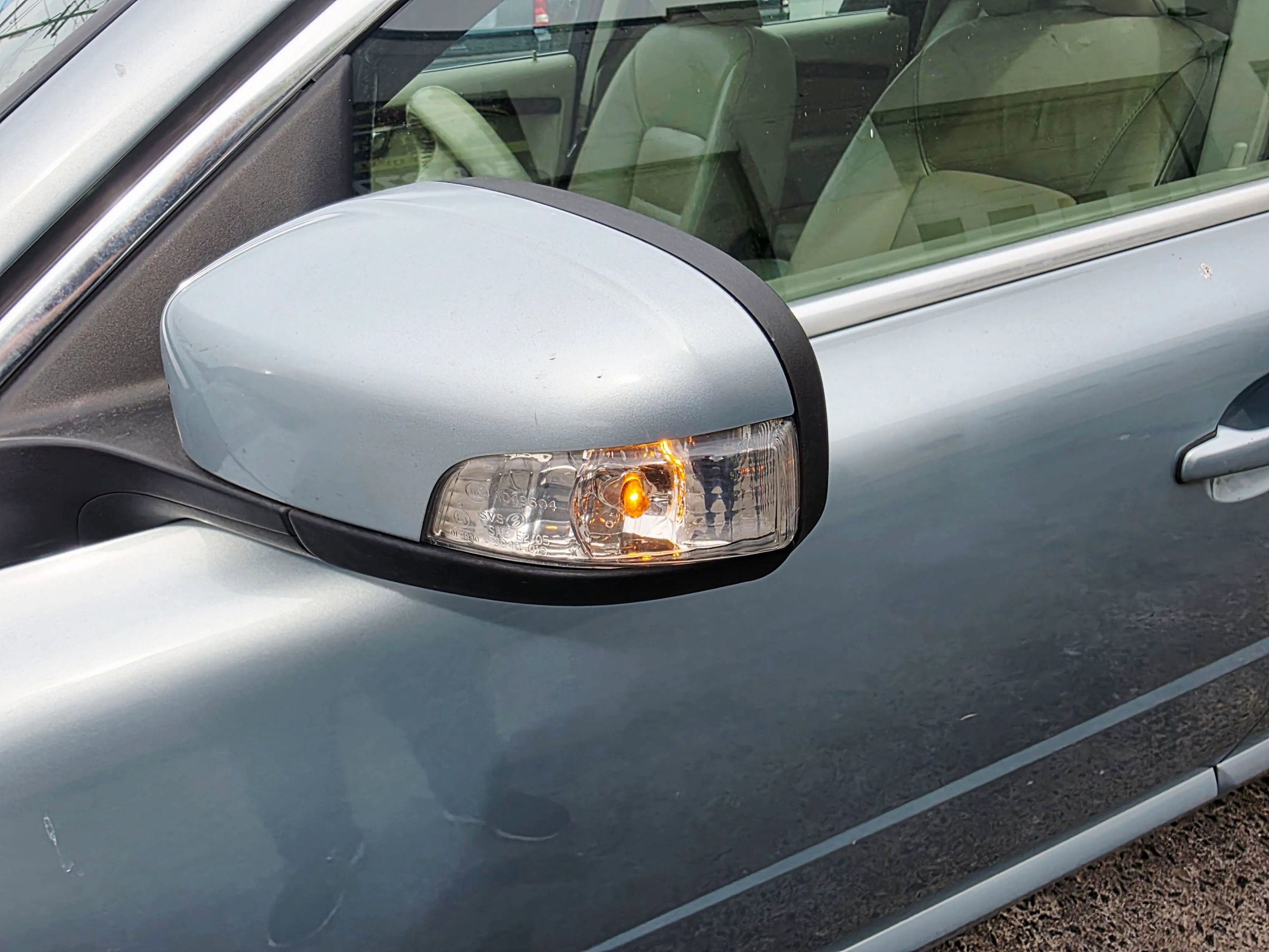 Used 2009 Volvo V70 FWD image 25