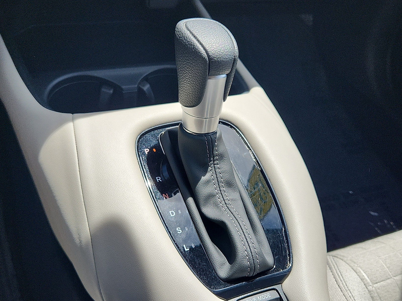 Used 2025 Honda HR-V LX image 14