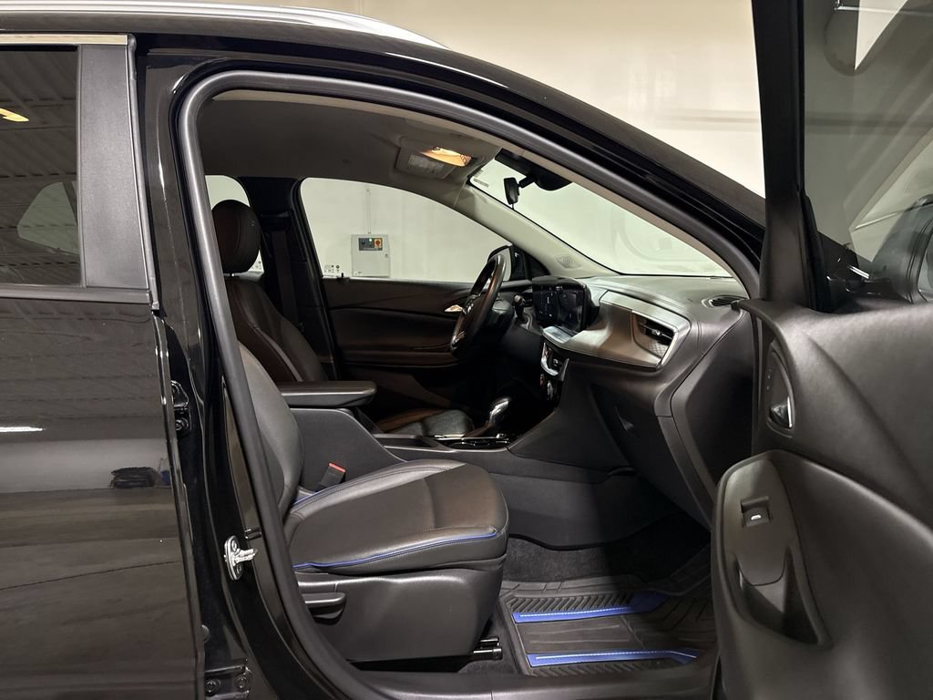 Used 2025 Buick Encore GX Sport Touring FWD image 21