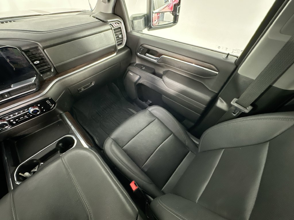 Used 2024 GMC Sierra 3500 SLT w/ SLT Convenience Package AWD/4WD image 11