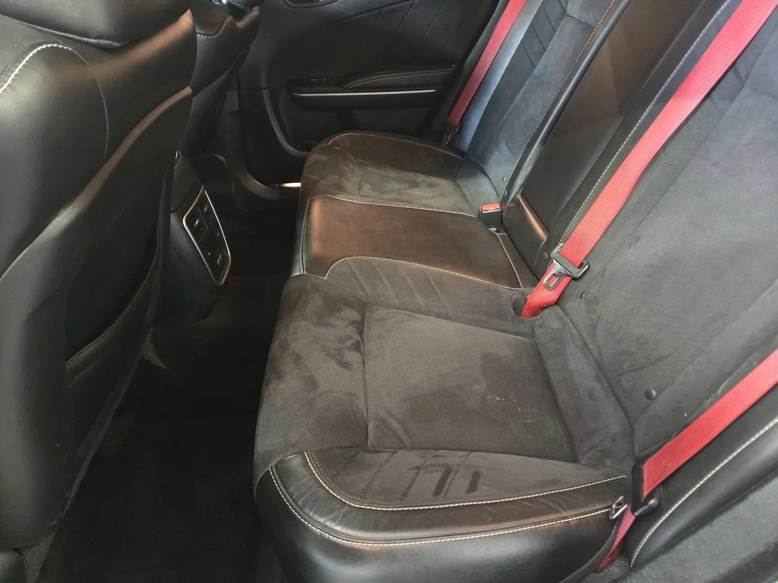 Used 2018 Dodge Charger SRT RWD image 12