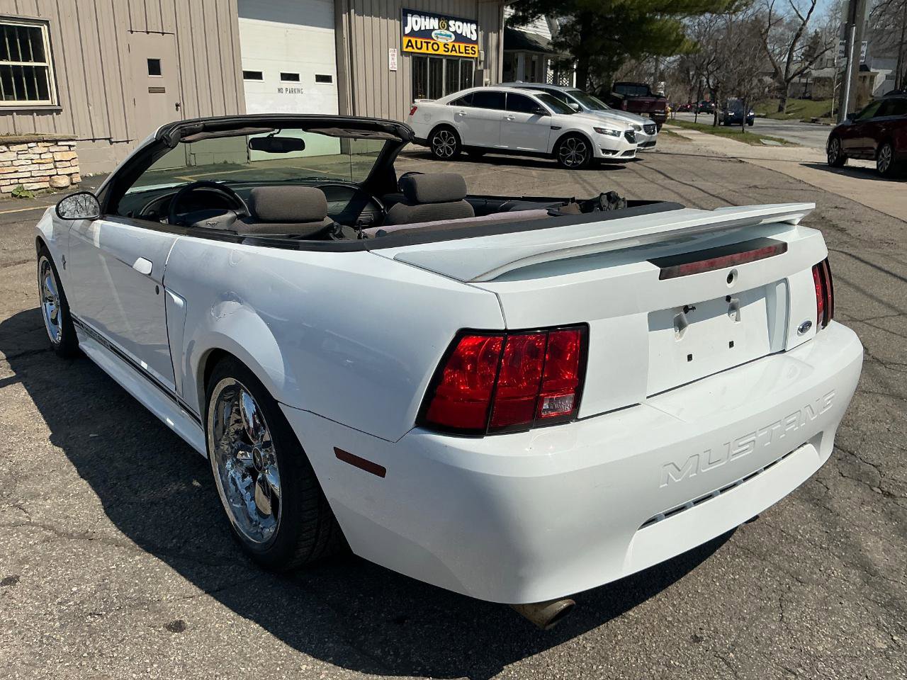 Used 2000 Ford Mustang Convertible RWD image 10