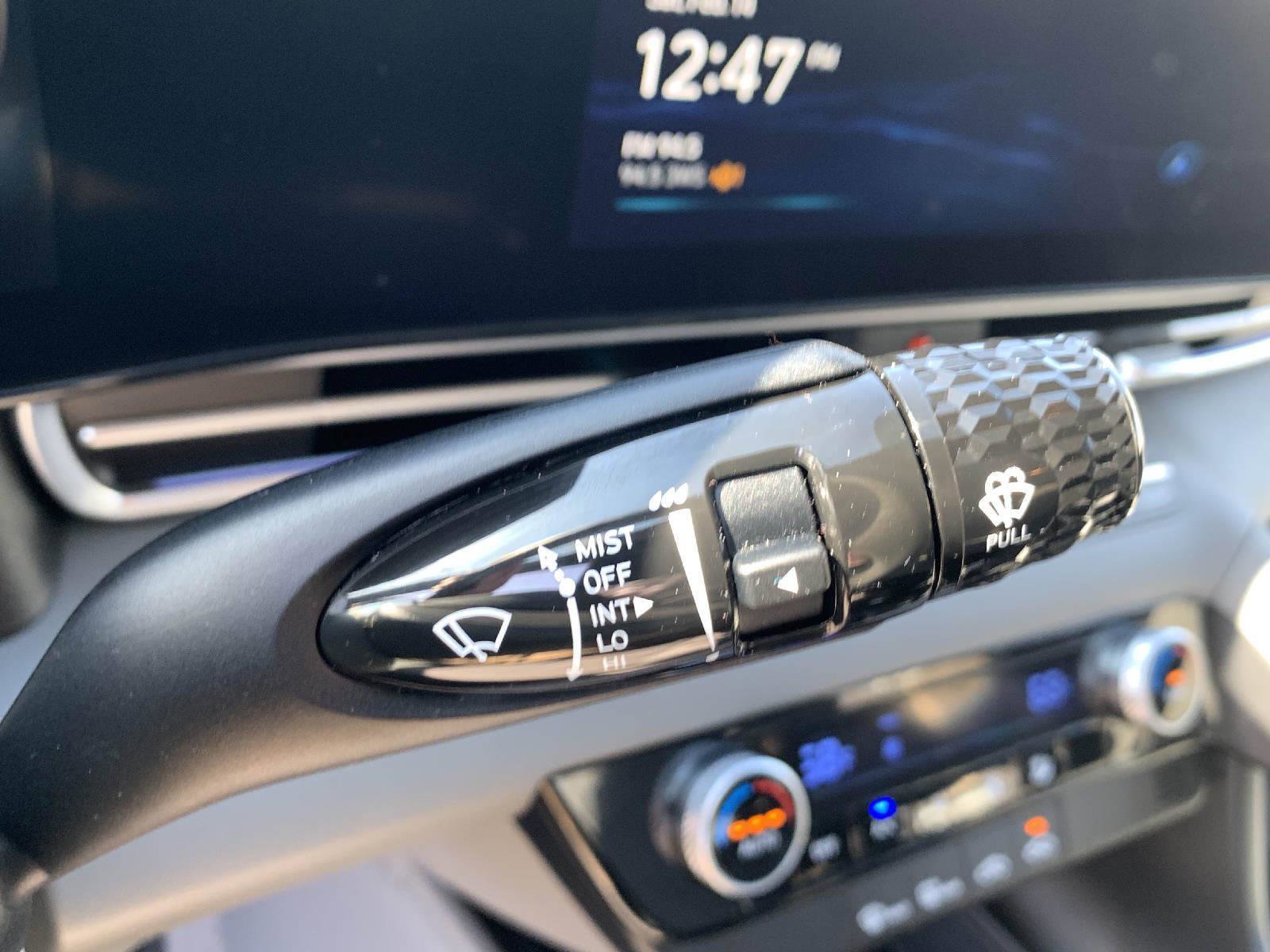 Used 2024 Hyundai Elantra SEL image 18