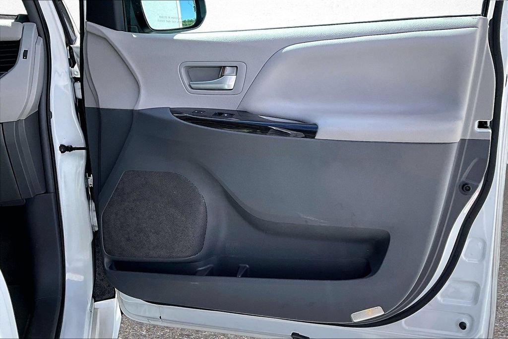 Used 2018 Toyota Sienna XLE AWD/4WD image 30
