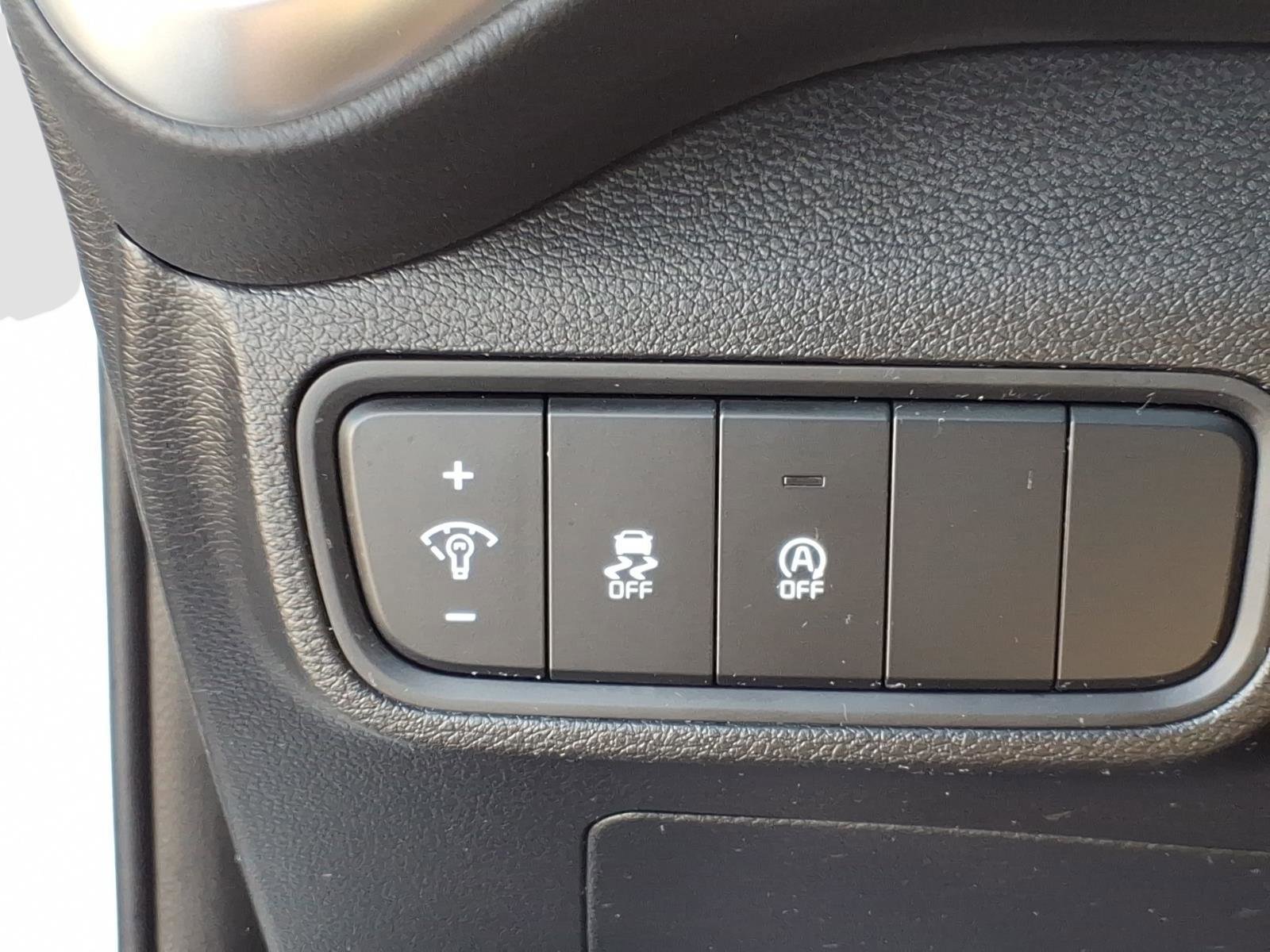 Used 2025 Kia Soul LX w/ LX Technology Package FWD image 19