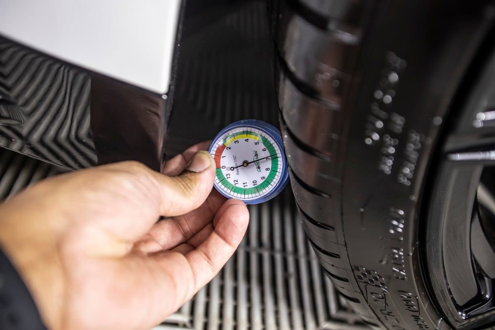 Used 2025 BMW M4 Coupe w/ Executive Package image 46