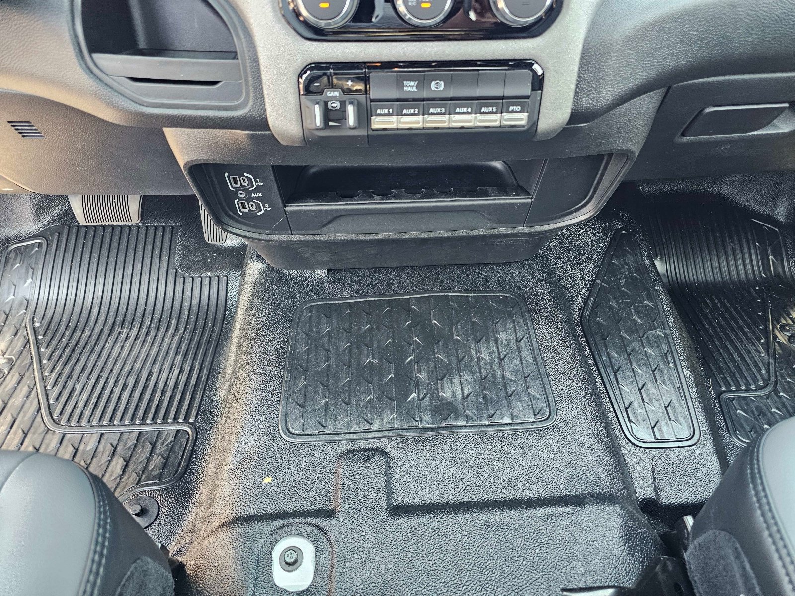 New 2027 RAM 4500 Tradesman w/ Chrome Appearance Group RWD image 27