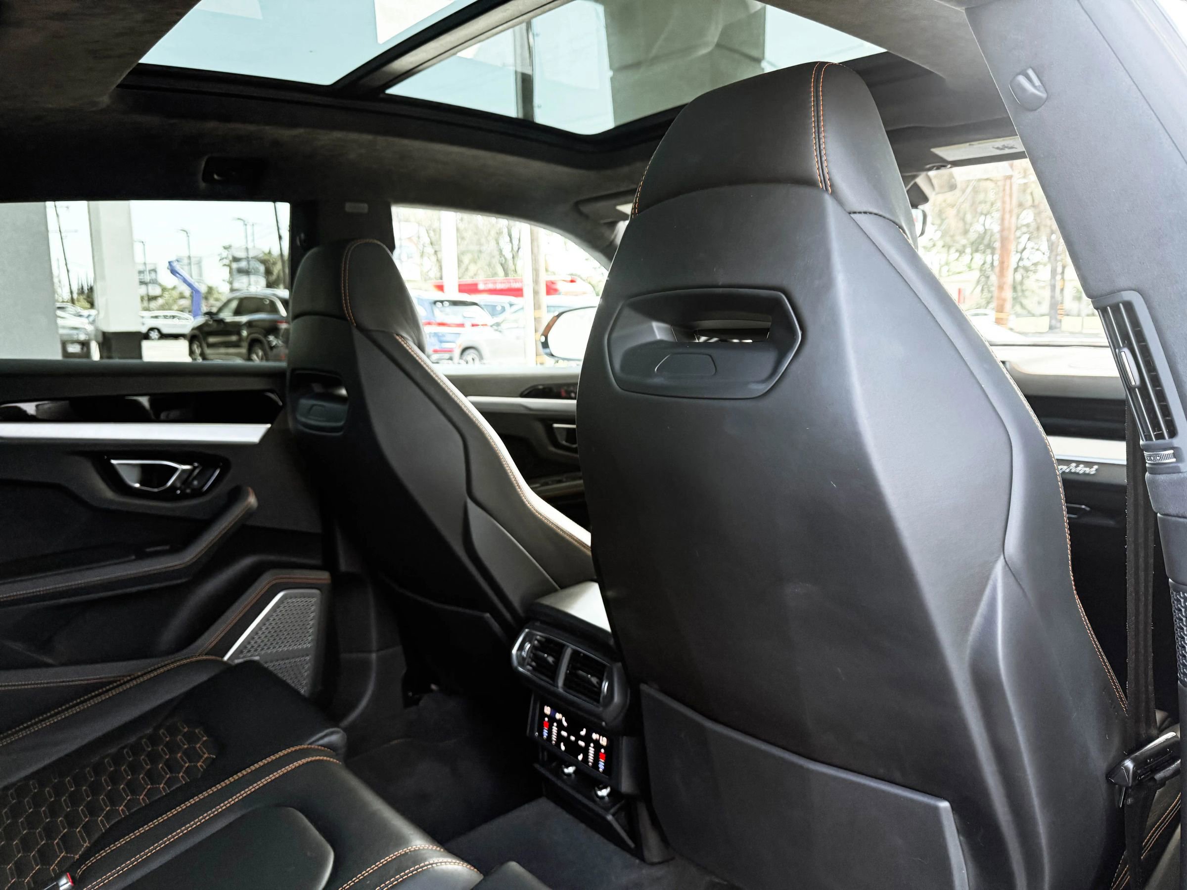 Used 2021 Lamborghini Urus image 26